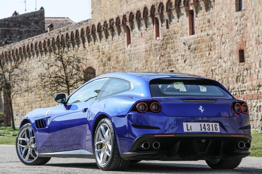  Ferrari GTC4Lusso T 2016 года  (фото 18 из 37)